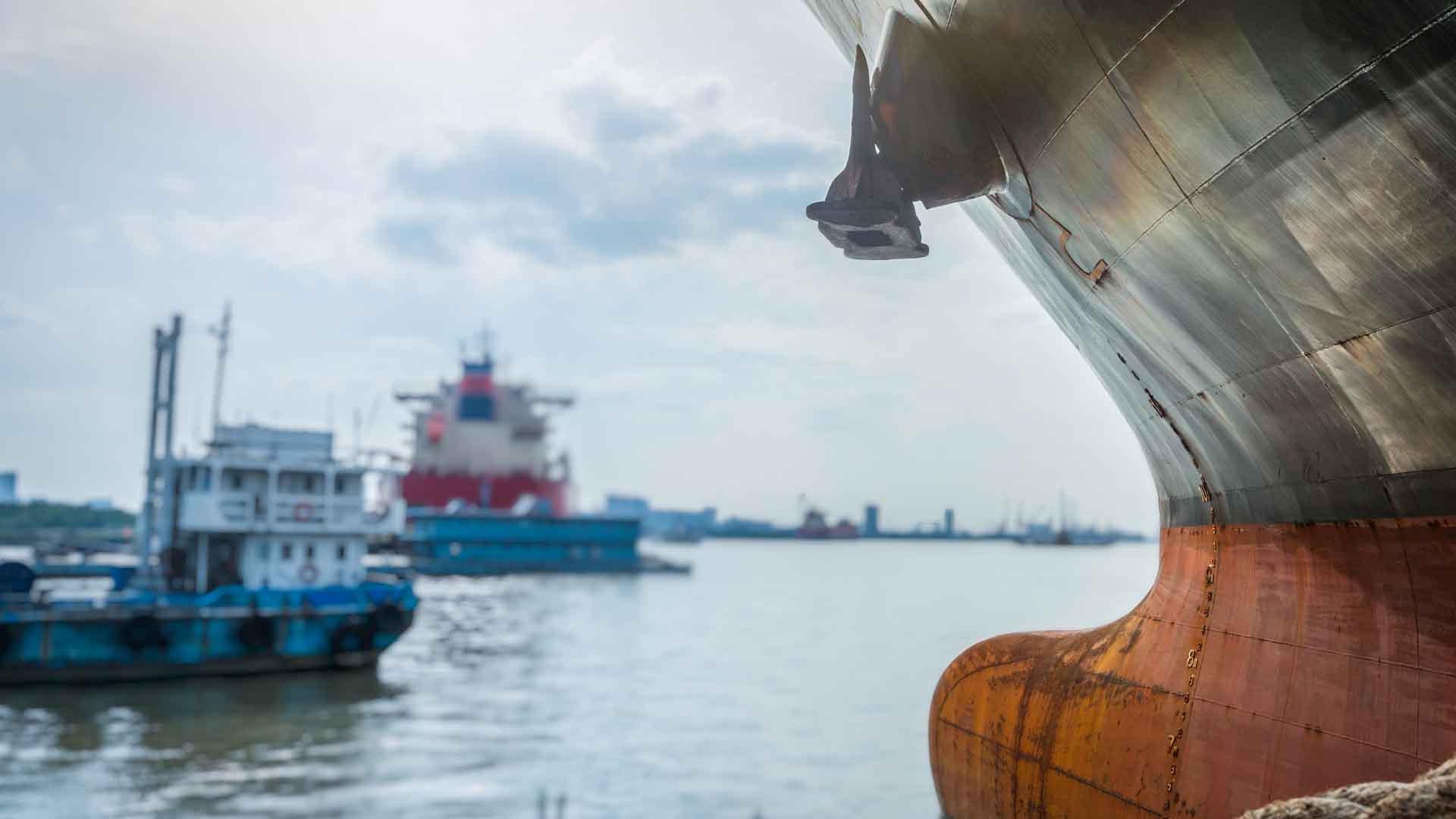Mantenimiento naval de barcazas y remolcadores